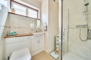 Shower room- click for photo gallery